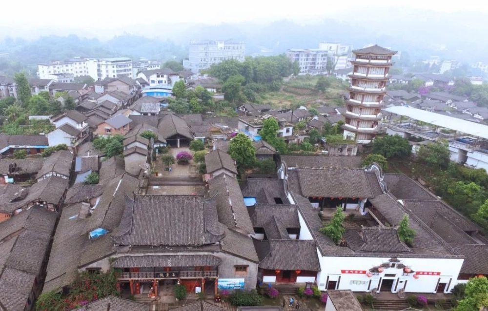 逃离破旧弃城